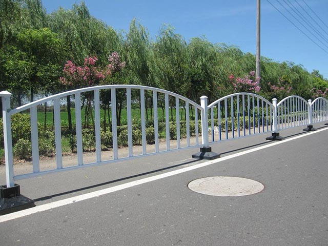 公路隔离带护栏